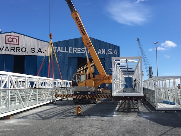 Fase transporte de pasarela movil para Cos Nou